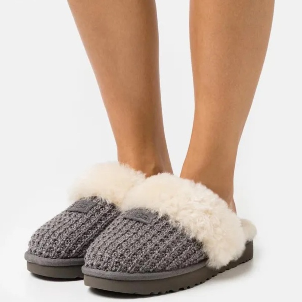 UGG® Women’s Cozy Knit Slipper in Charcoal Like New - Picture 12 of 15
